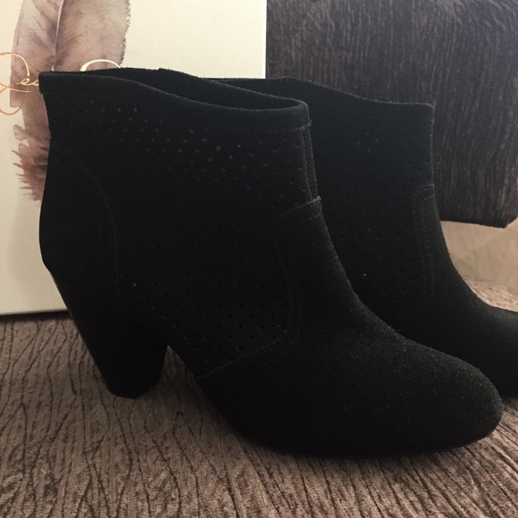 Jessica Simpson Shoes - Worn Once! Black Leather Jessica Simpson Booties•8